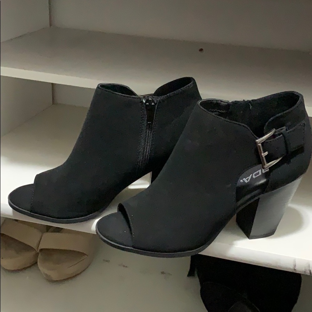 Peep toe heels